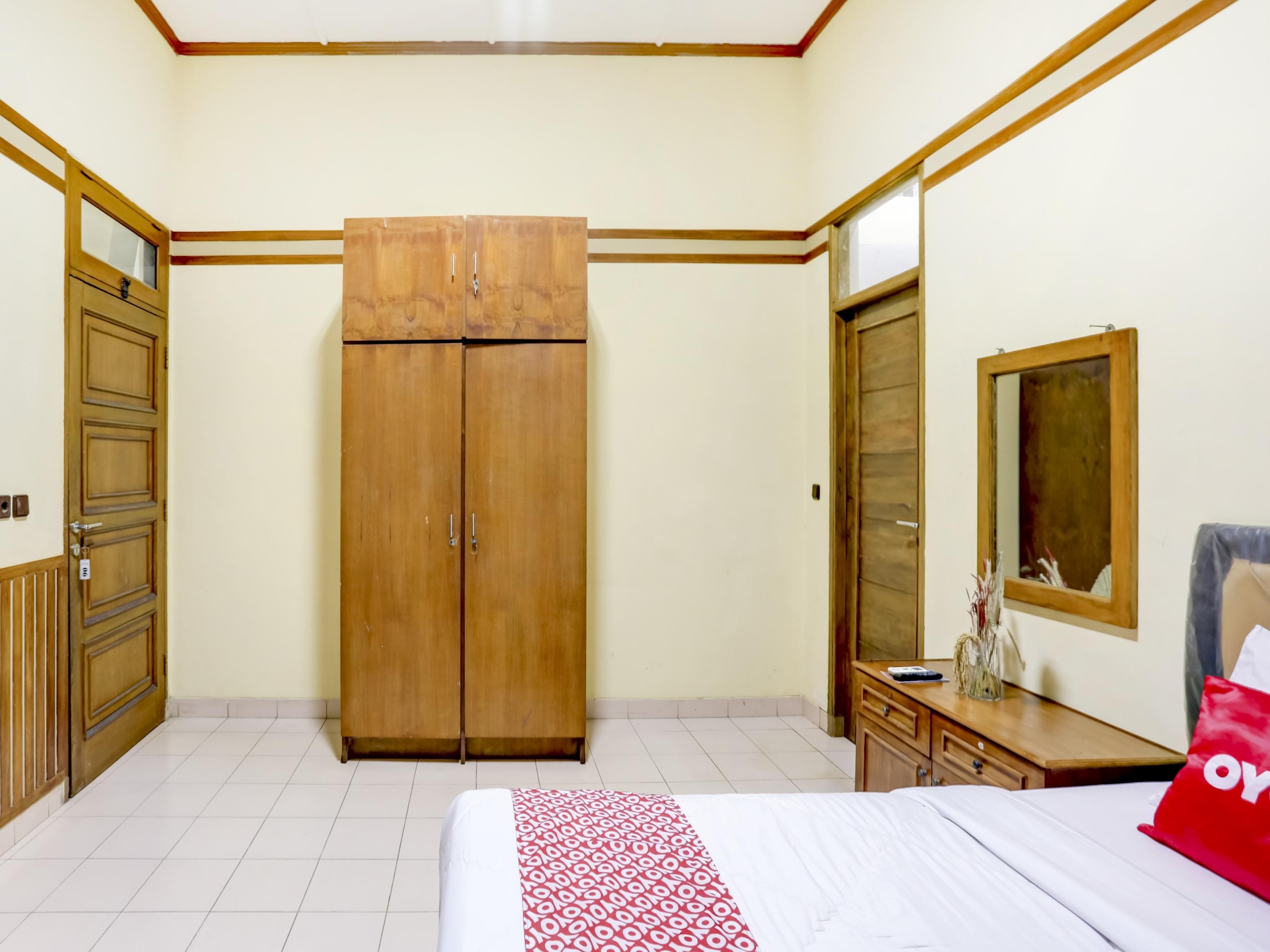 Oyo 90066 Tobana Pejaten House Giacarta Esterno foto